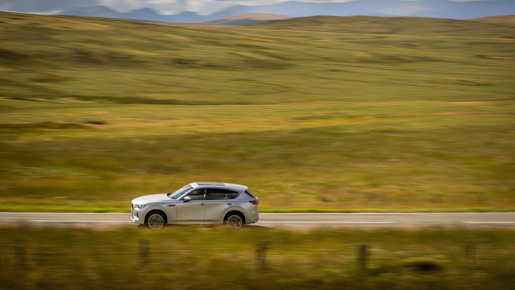 Mazda CX-60 2022 Mazda CX-60 w ruchu na drodze