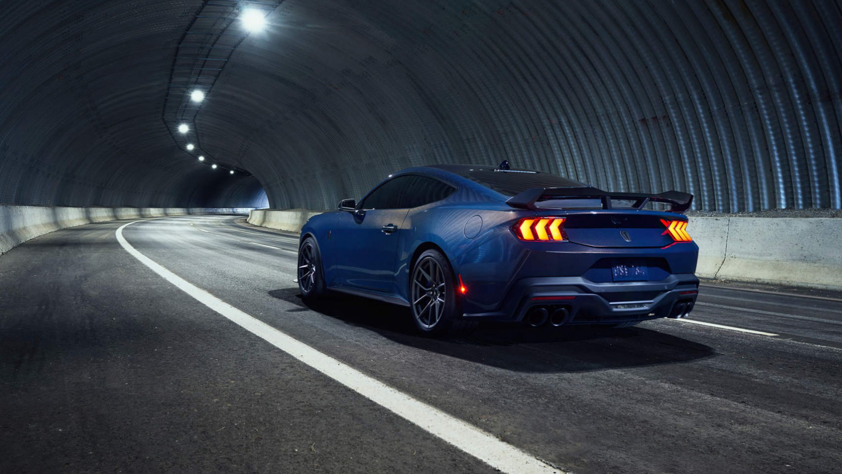 Nowy Ford Mustang Dark Horse - tył auta