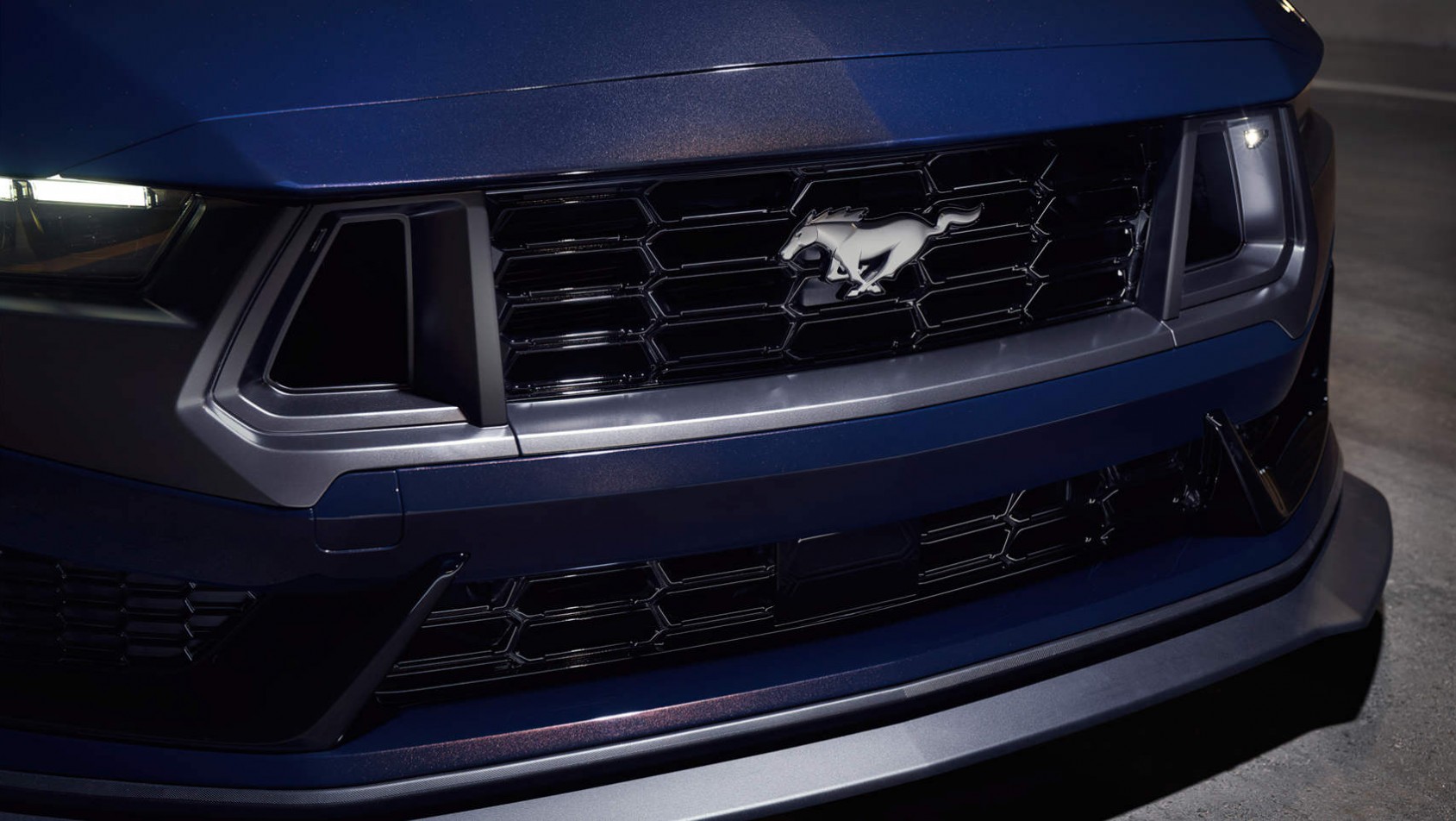 Nowy Ford Mustang Dark Horse - grill