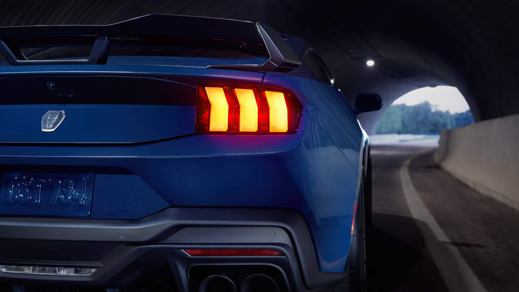 Nowy Ford Mustang Dark Horse - tylne światła