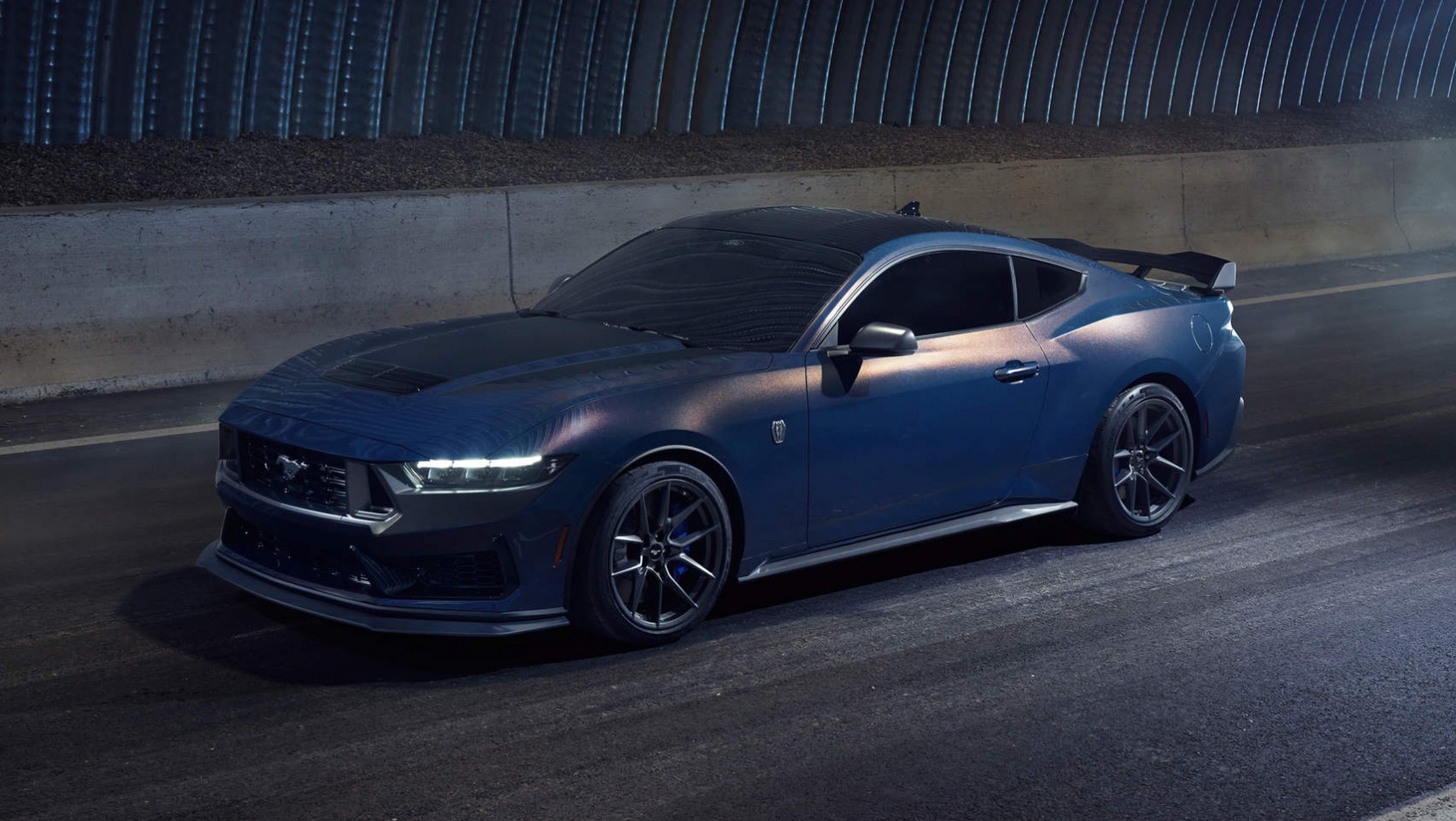 Nowy Ford Mustang Dark Horse - linia auta