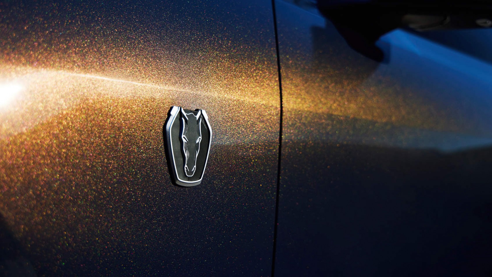 Nowy Ford Mustang Dark Horse - emblemat