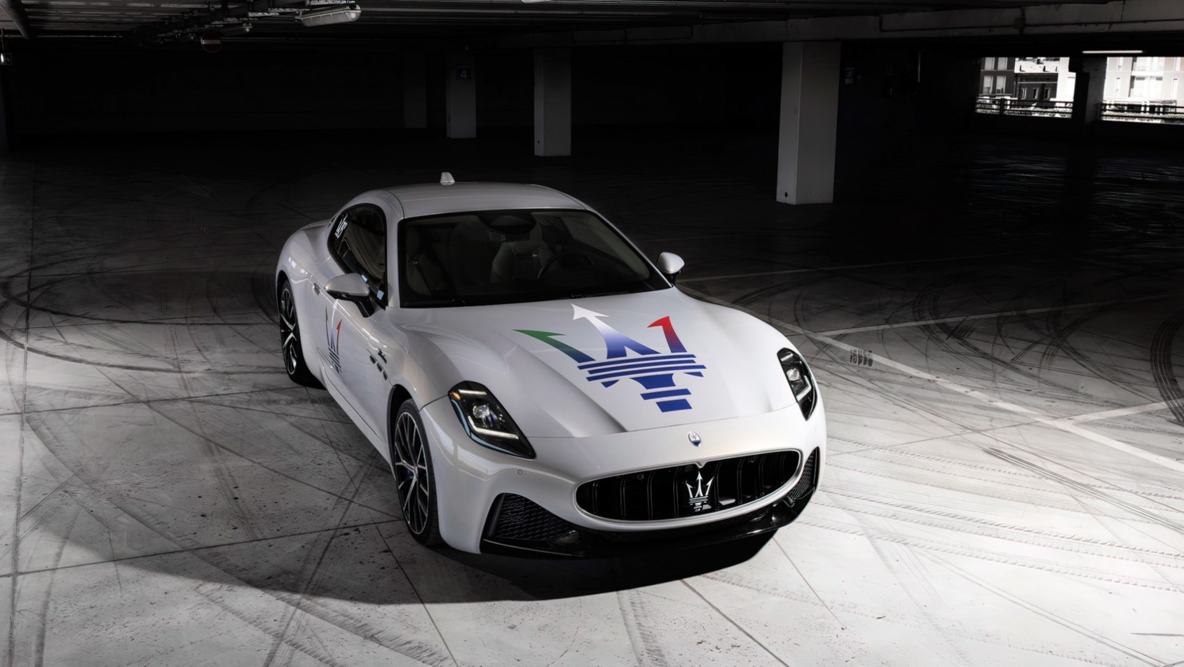 Maserati GranTurismo Trofeo Maserati GranTurismo Trofeo sylwetka z przodu