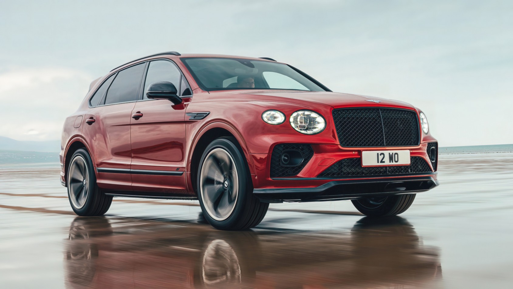 Bentley Bentayga S 2022 sylwetka z przodu
