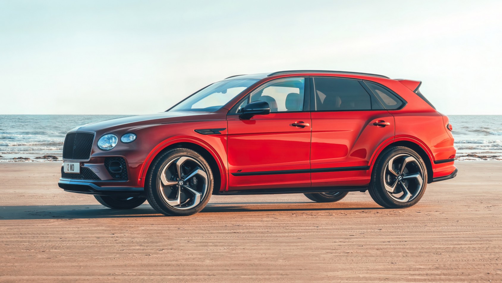 Bentley Bentayga S 2022 z boku