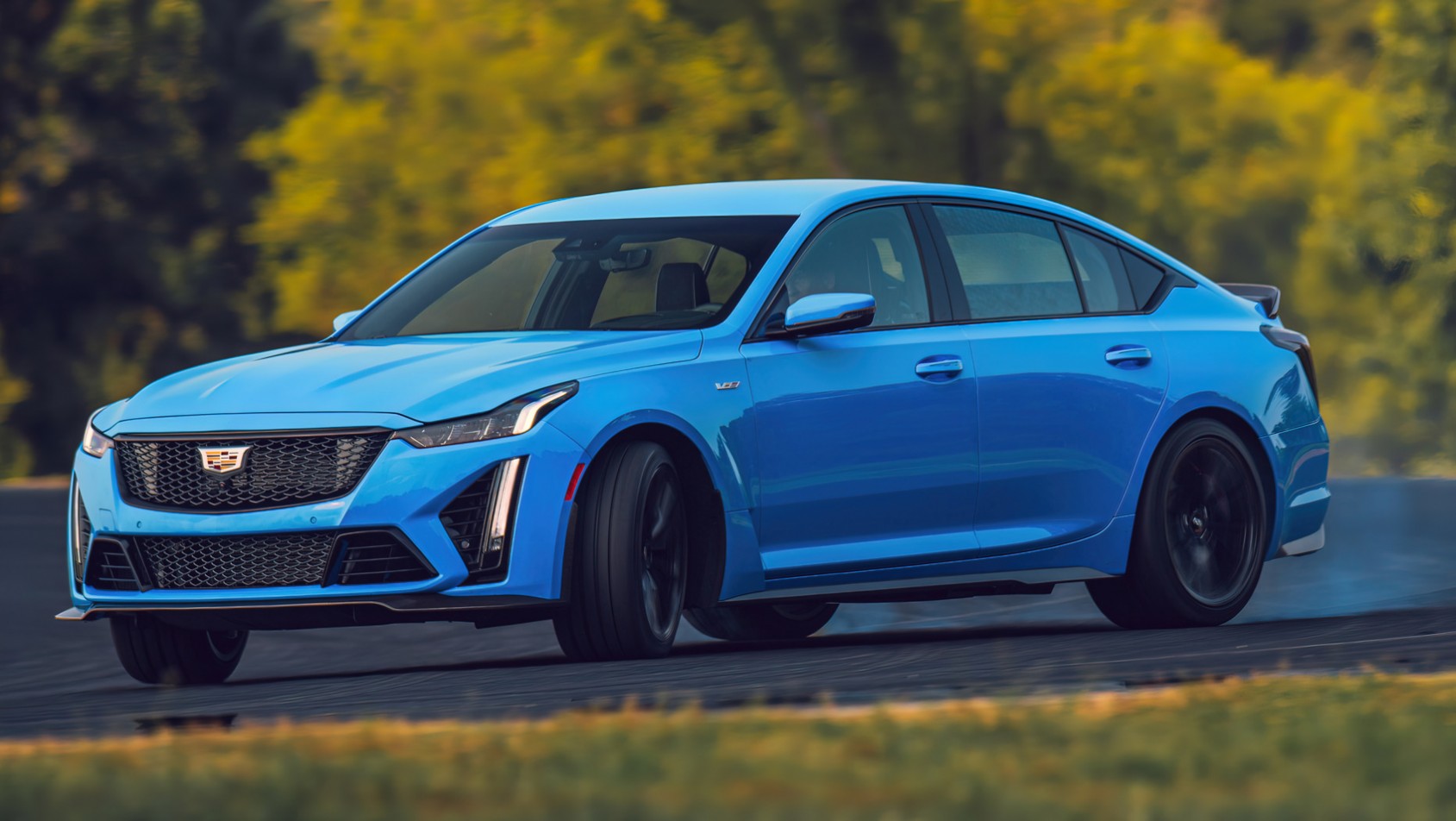 Cadillac CT5-V Blackwing sylwetka z boku