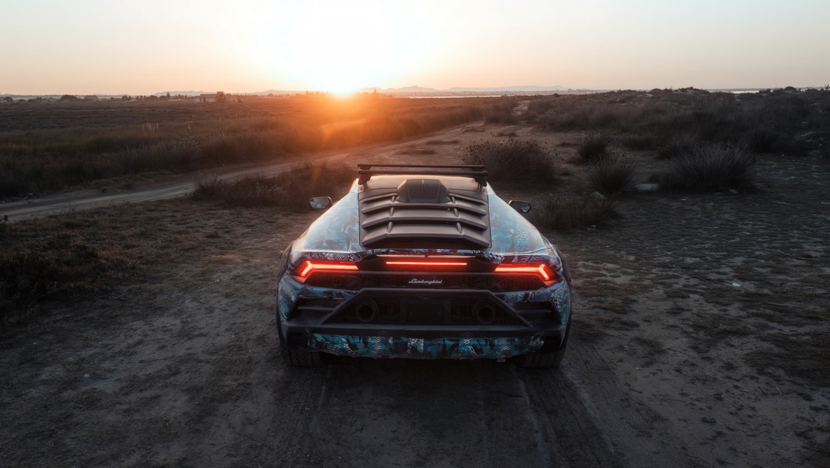 Lamborghini Huracan Sterrato Lamborghini Huracan Sterrato sylwetka z tyłu