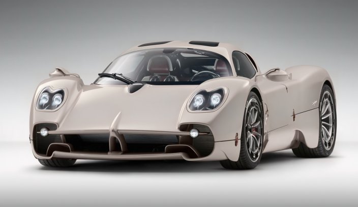 Pagani Utopia sylwetka z przodu