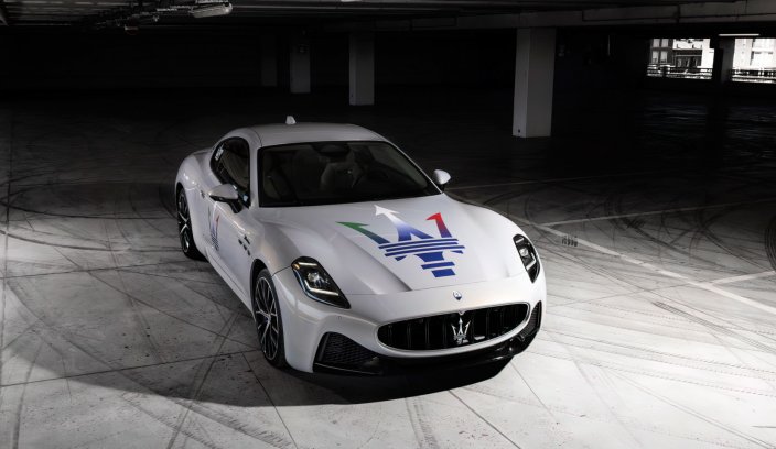 Maserati GranTurismo Trofeo sylwetka z przodu