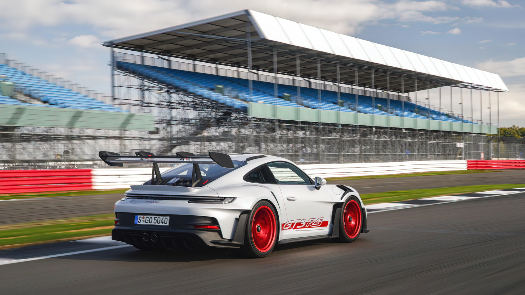 Porsche 911 GT3 RS sylwetka z tyłu