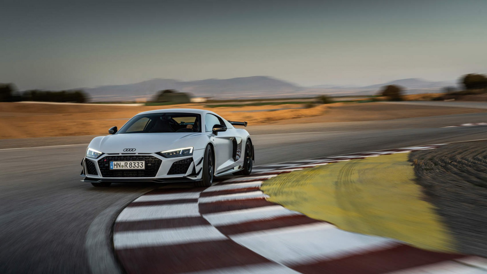 Audi R8 V10 GT RWD - dynamiczne ujęcie