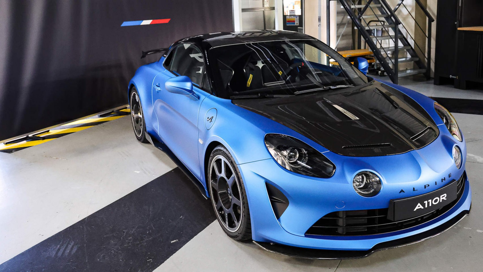 Alpine A110R - karbonowa maska