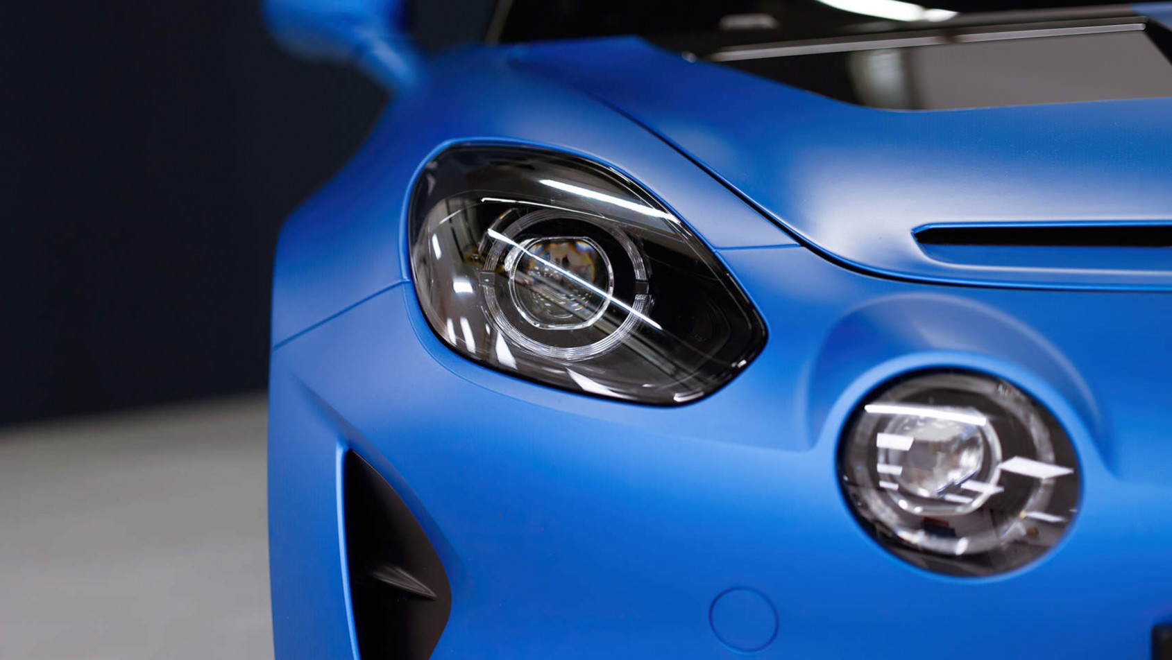 Alpine A110R - przednie światła