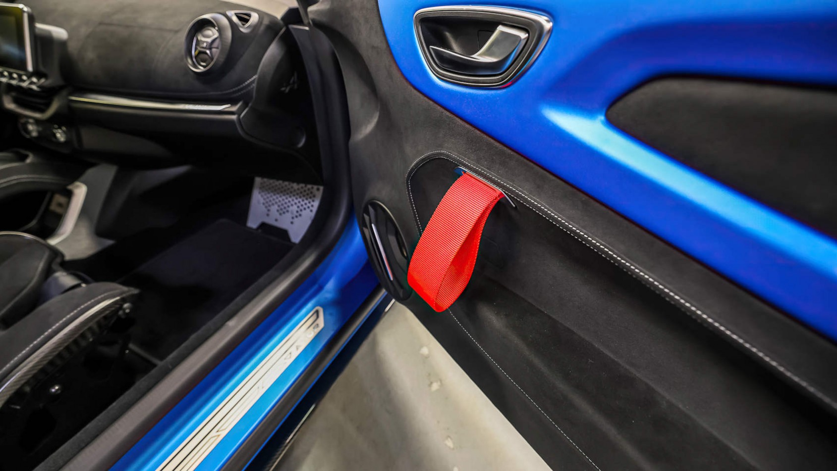 Alpine A110R - drzwi