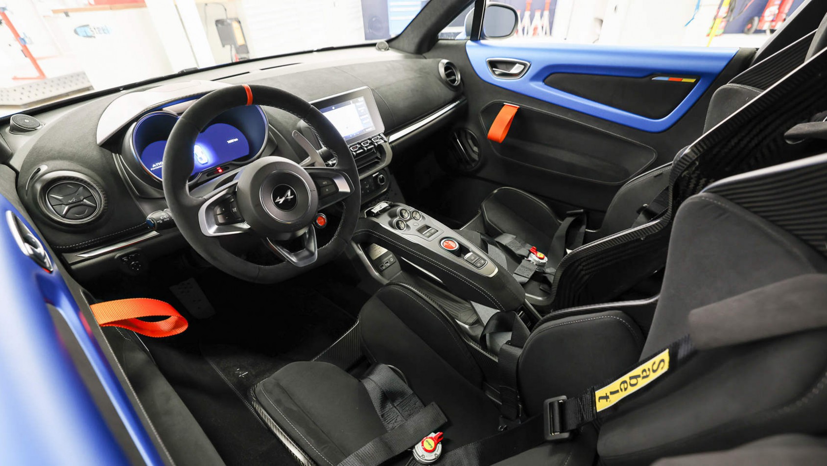 Alpine A110R - wnętrze auta