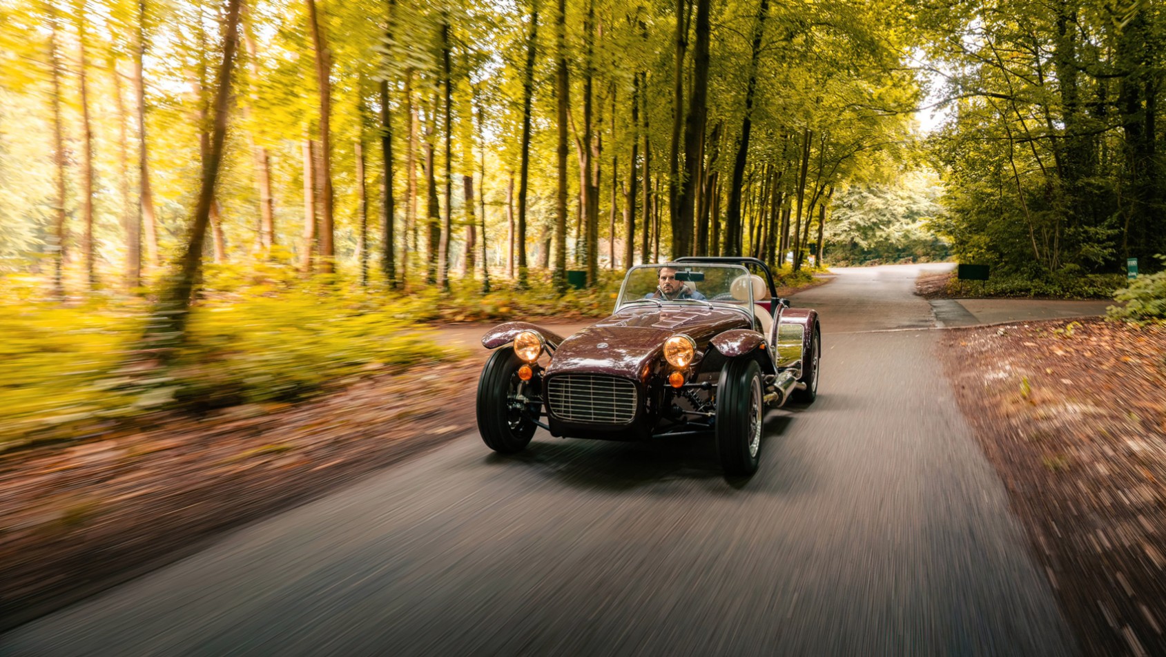 Caterham Super Seven 2000 podczas jazdy