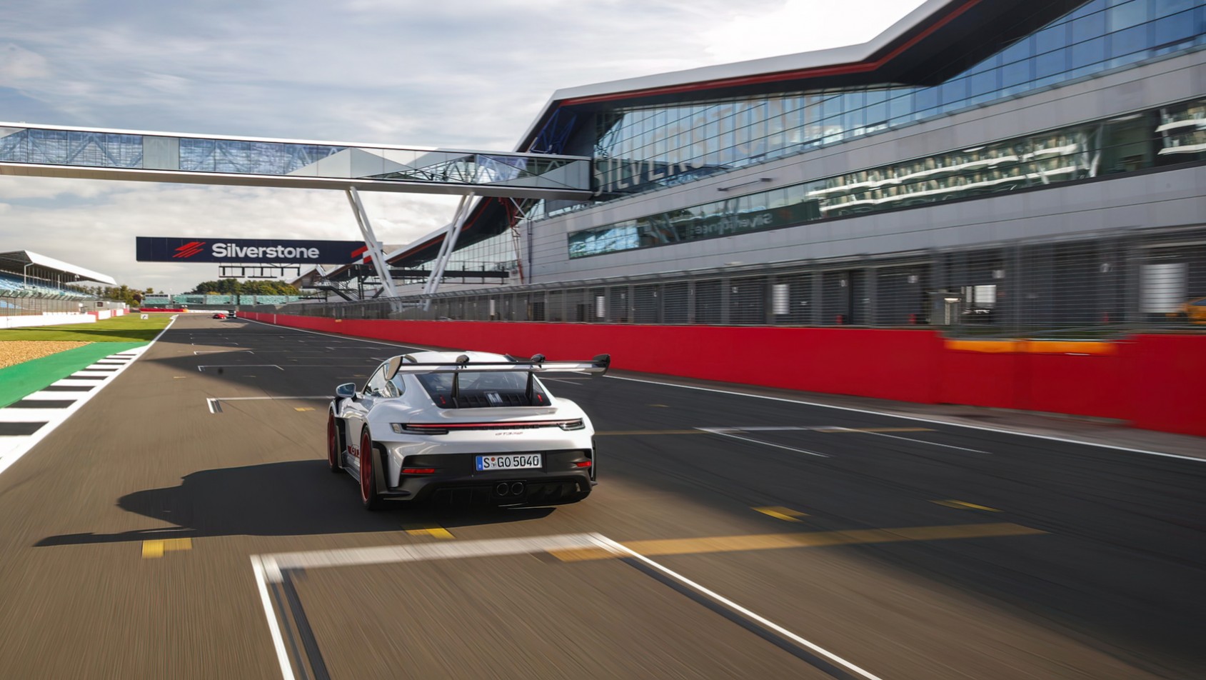 Porsche 911 GT3 RS Porsche 911 GT3 RS sylwetka z tyłu