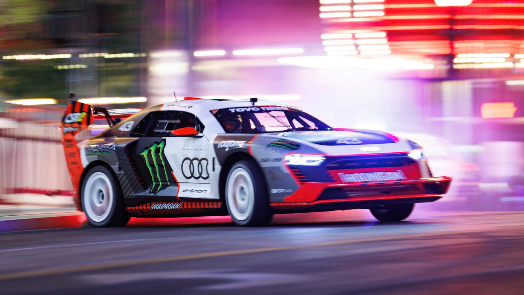 Audi S1 Hoonitron podczas driftu