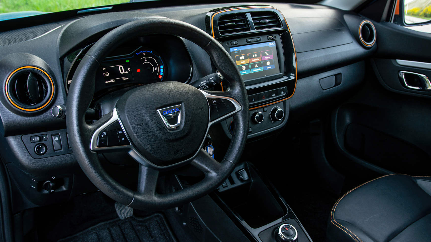 Dacia Spring z Apple CarPlay!