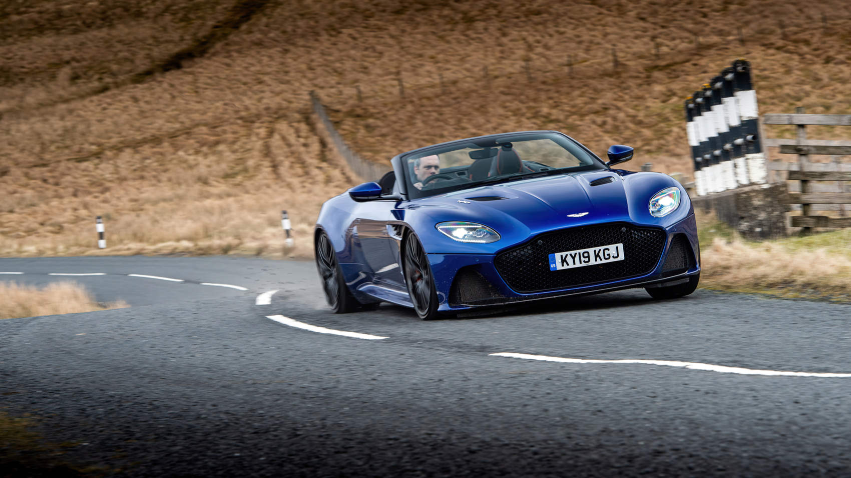 Aston Martin DBS Volante w trybie Sport Plus