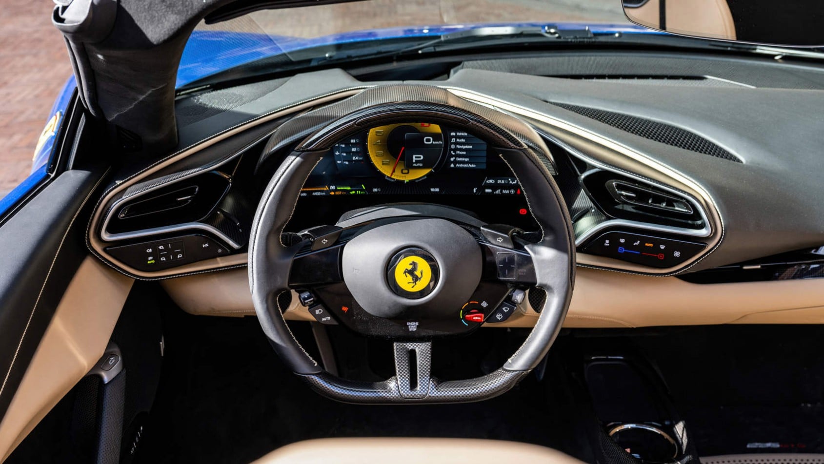 Ferrari 296 GTS - kabina