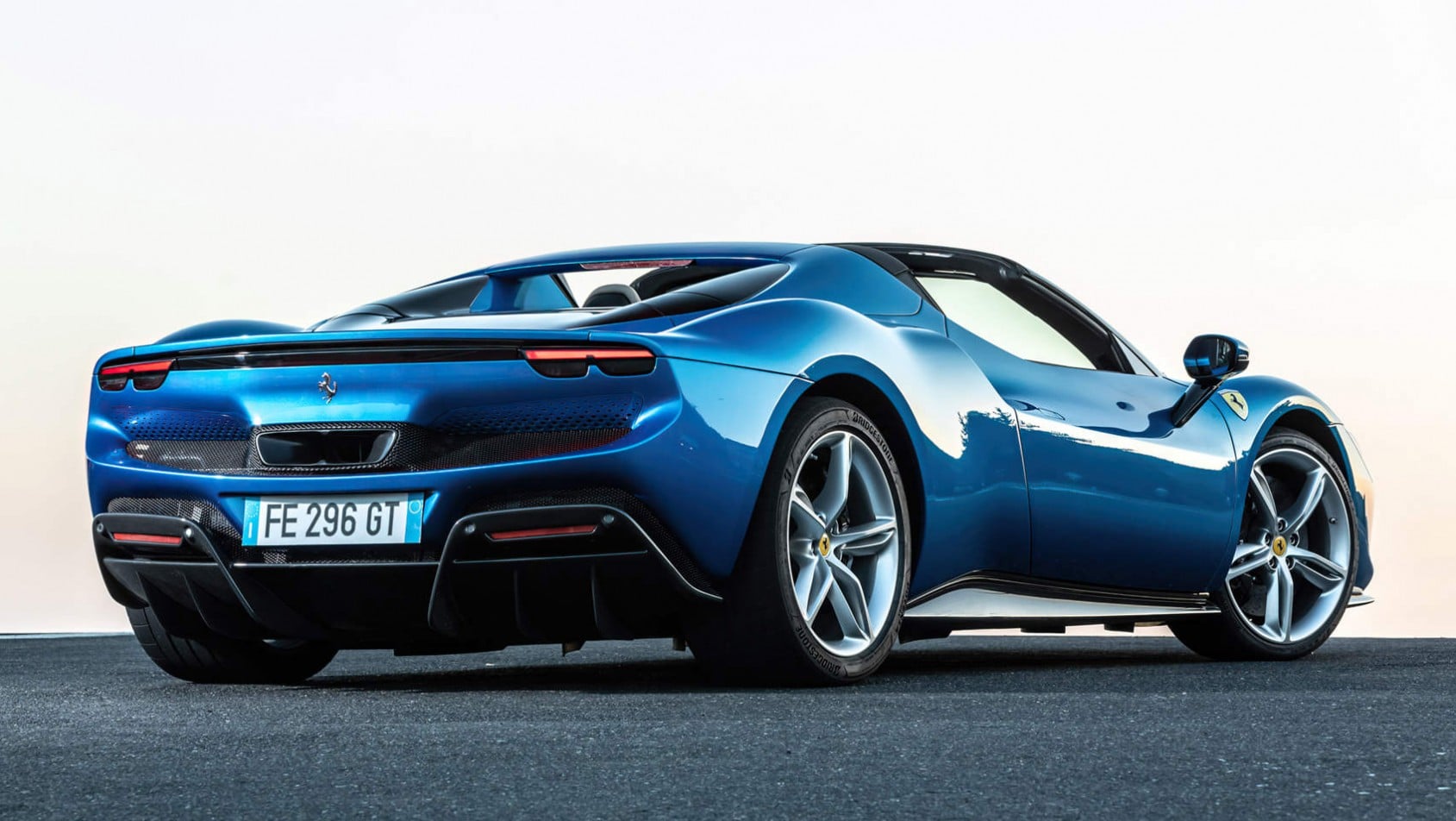 Ferrari 296 GTS - tył auta