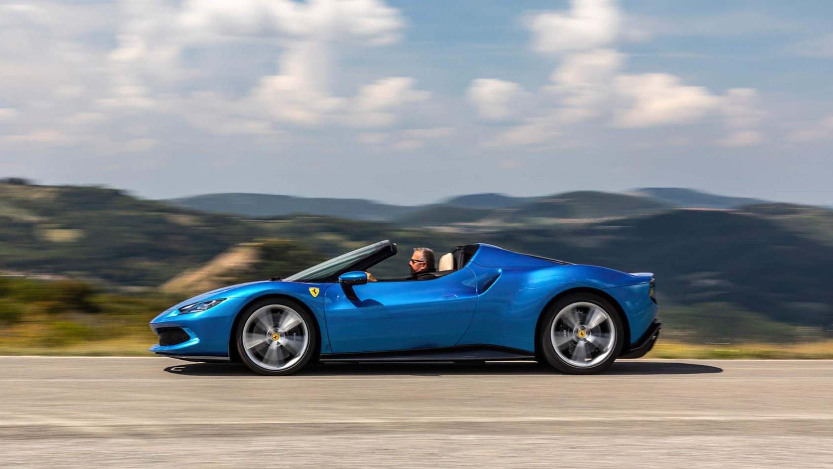 Ferrari 296 GTS - sylwetka auta