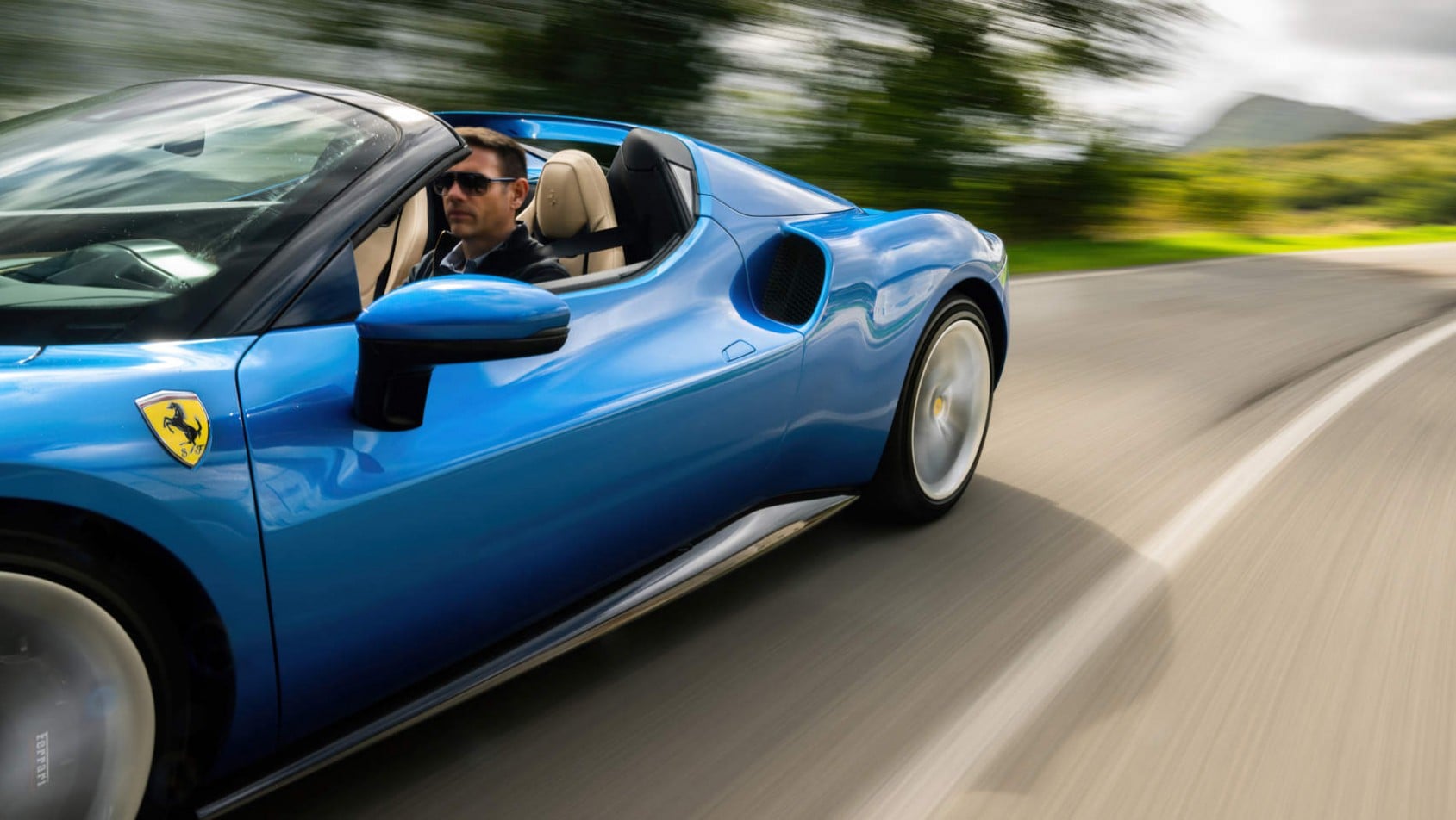 Ferrari 296 GTS - daje fun z jazdy