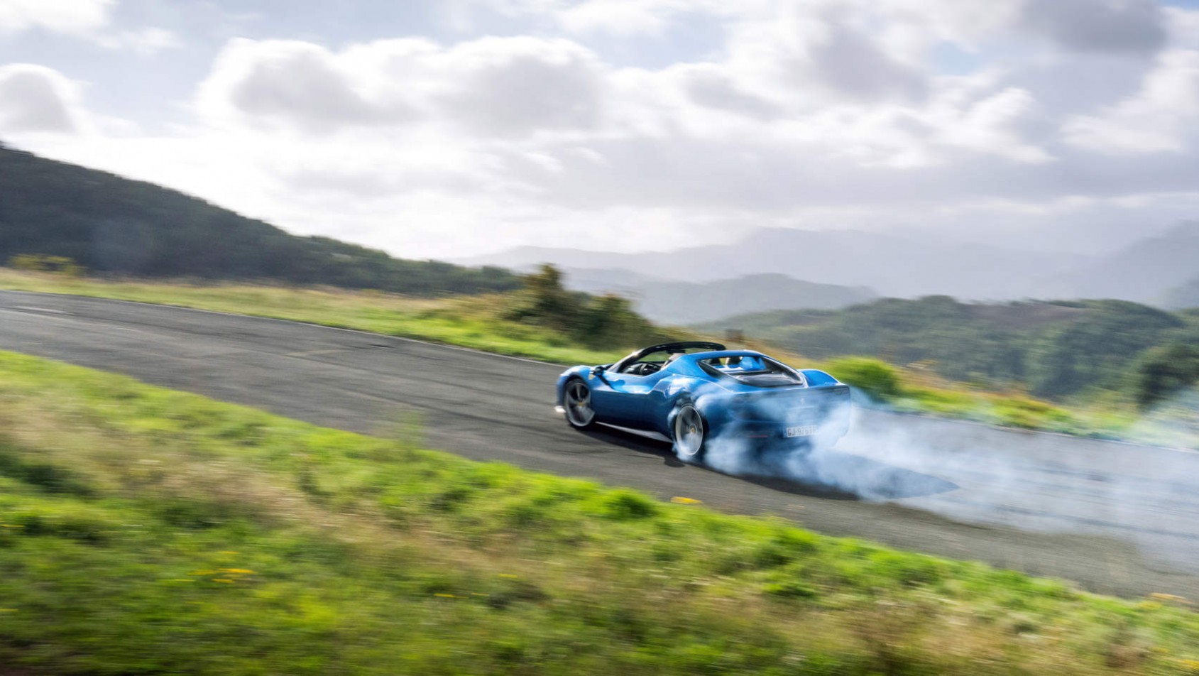 Ferrari 296 GTS - potrafi pokazać pazur