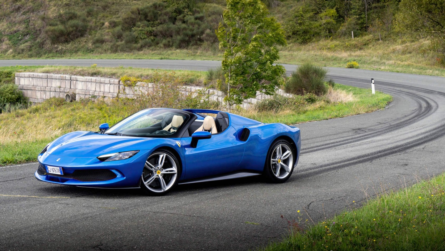 Ferrari 296 GTS - ujęcie statyczne