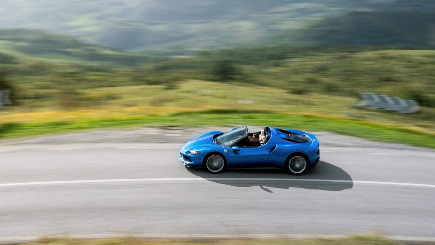 Ferrari 296 GTS - ujęcie z drona