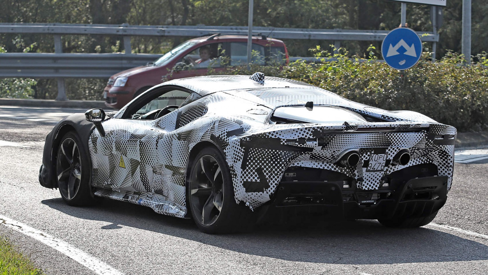 Ferrari SF90 Stradale Ferrari SF90 Stradale - dłuższy tył