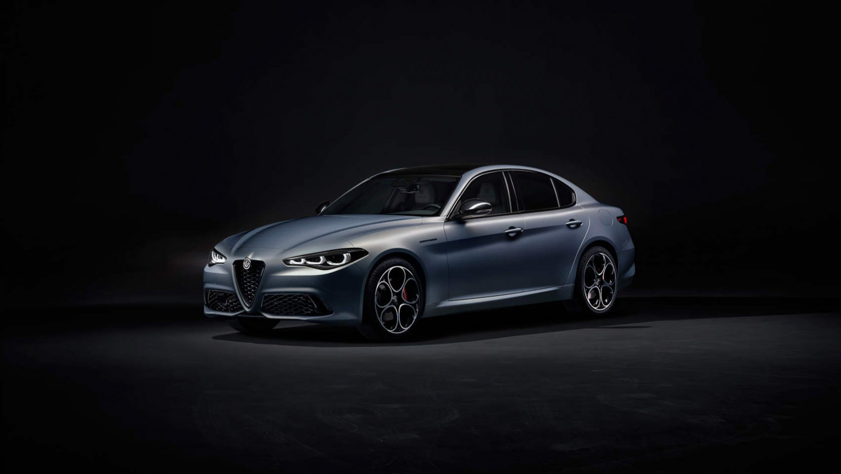 Alfa Romeo Giulia - ujęcie w studiu