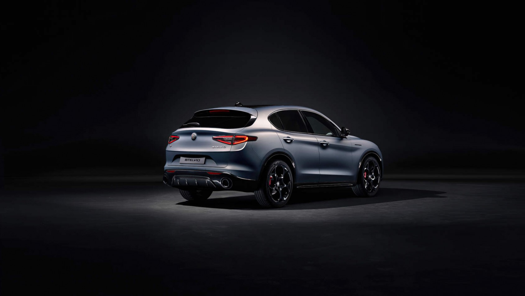 Alfa Romeo Stelvio - z tyłu