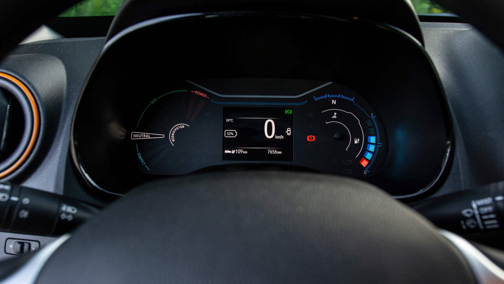 Dacia Spring - cyfrowe zegary