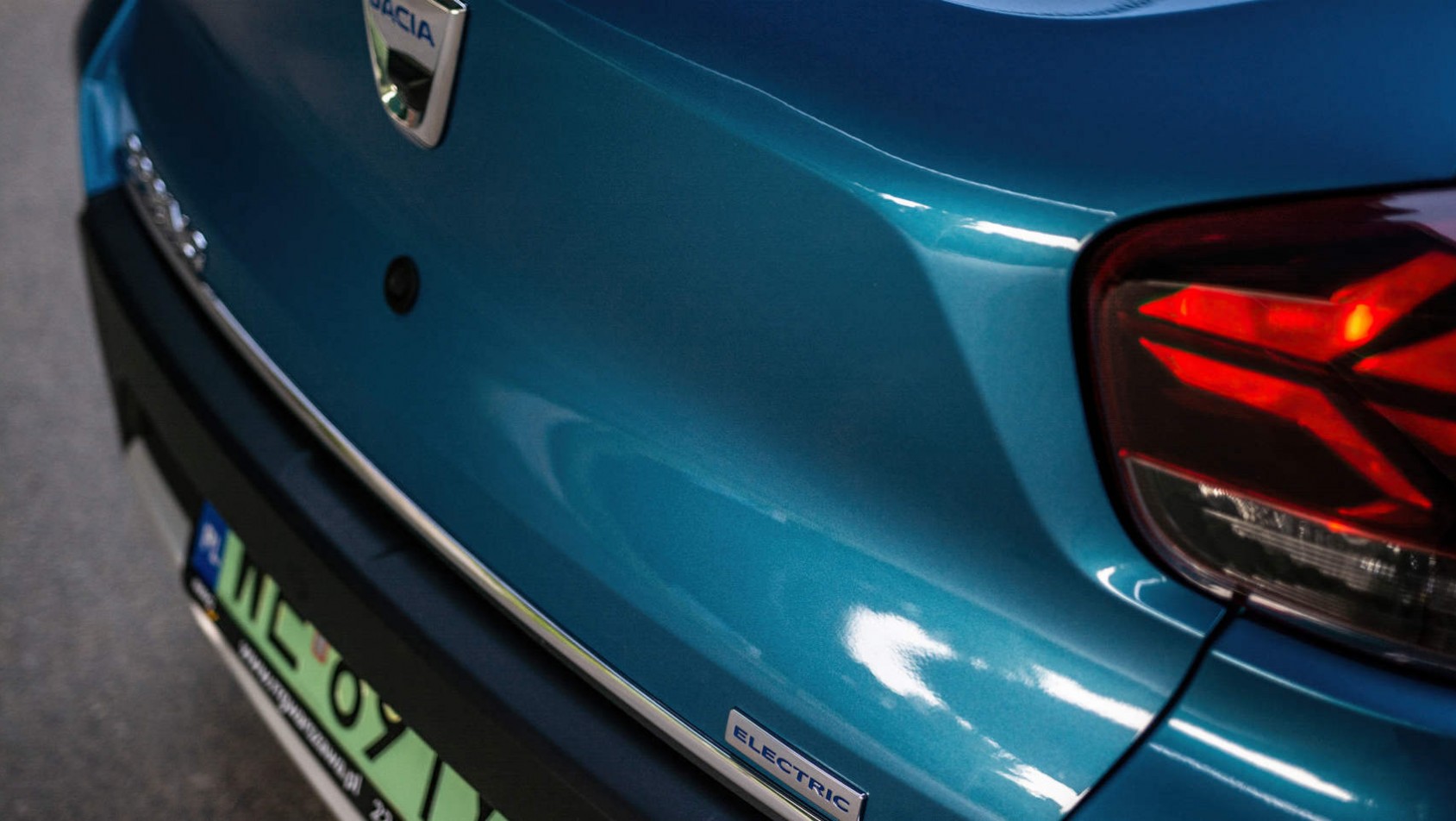 Dacia Spring - zbliżenie na tył auta