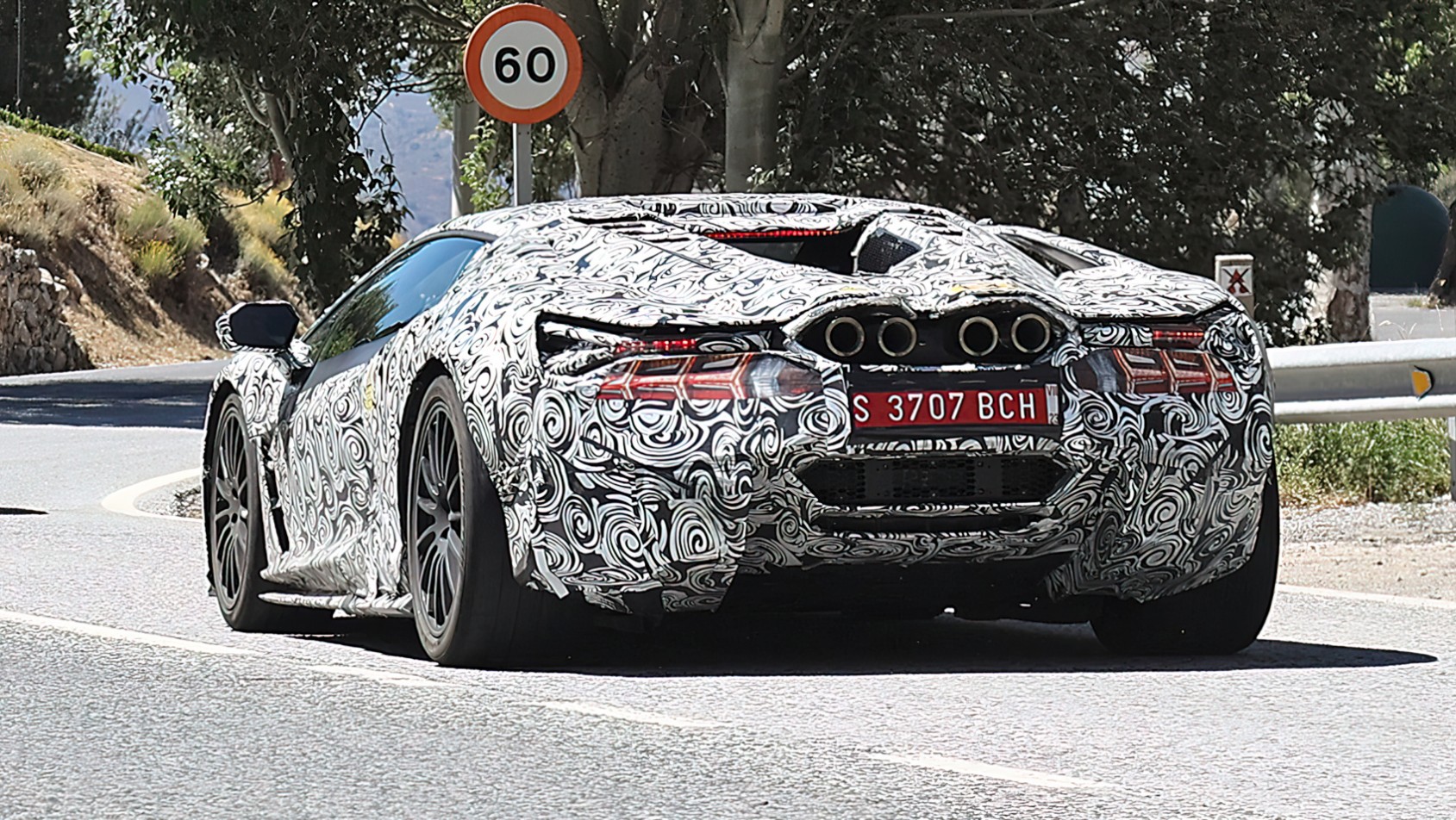 Lamborghini V12 hybryda