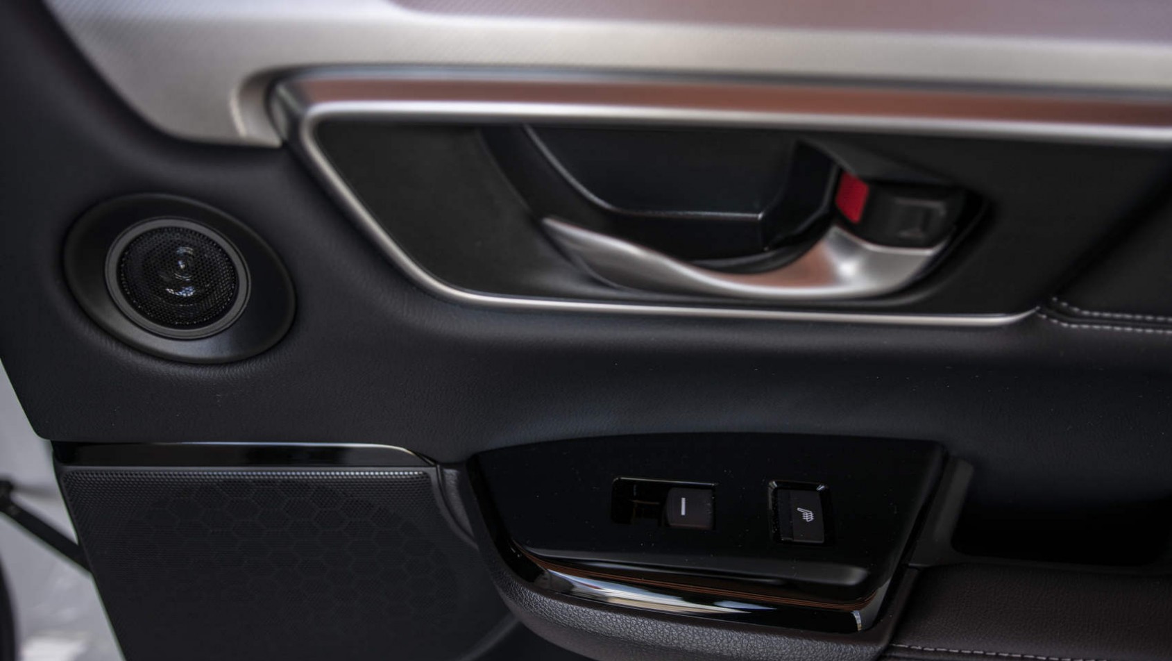 Honda CR-V - wykończenie drzwi