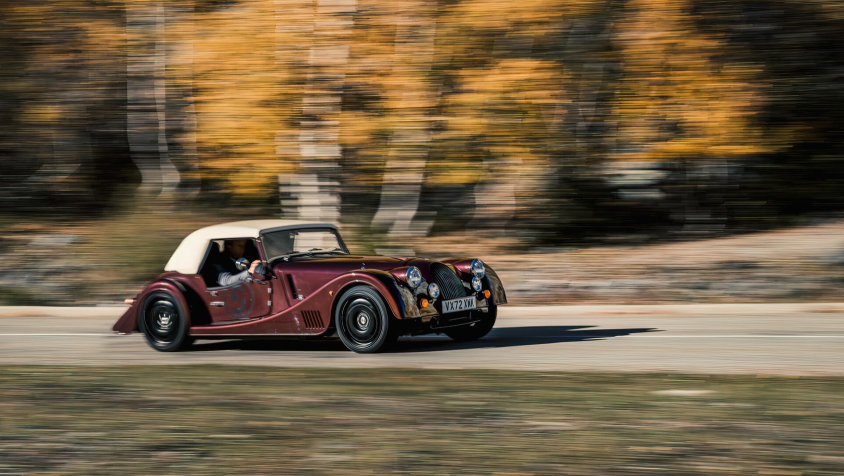 Morgan Plus 6 podczas jazdy