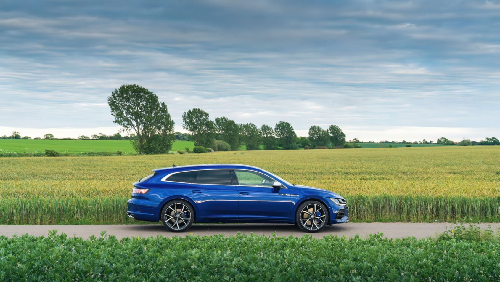 Volkswagen Arteon R z boku