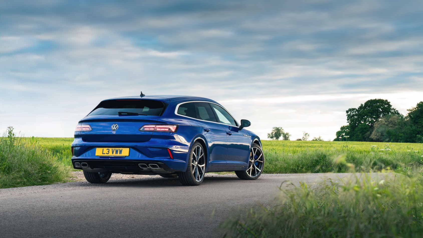 Volkswagen Arteon Rprzed zakrętem