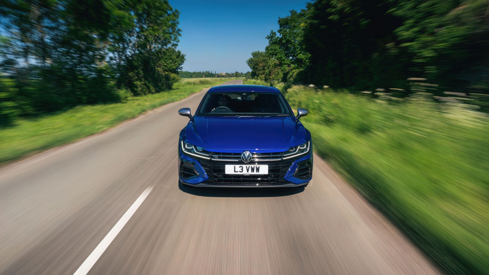 Volkswagen Arteon R podczas jazdy