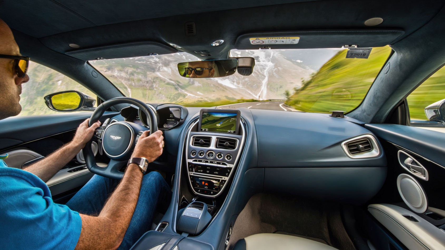 Aston Martin DBS wnętrze auta