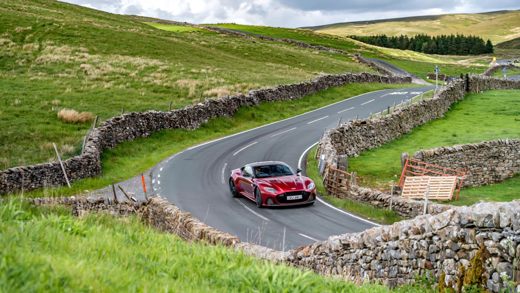 Aston Martin DBS w trakcie testów