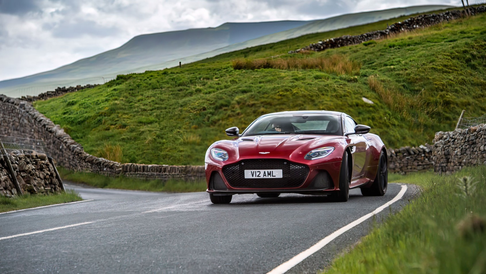 Aston Martin DBS podczas jazdy