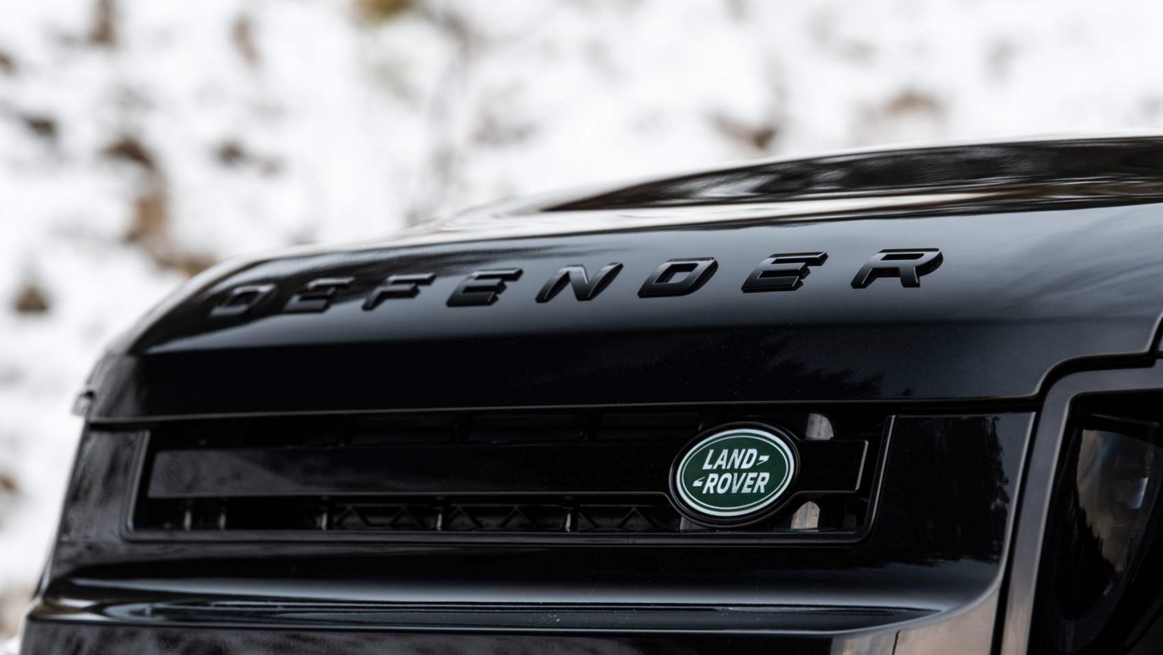 Land Rover Defender 130 - majestatyczny przód auta