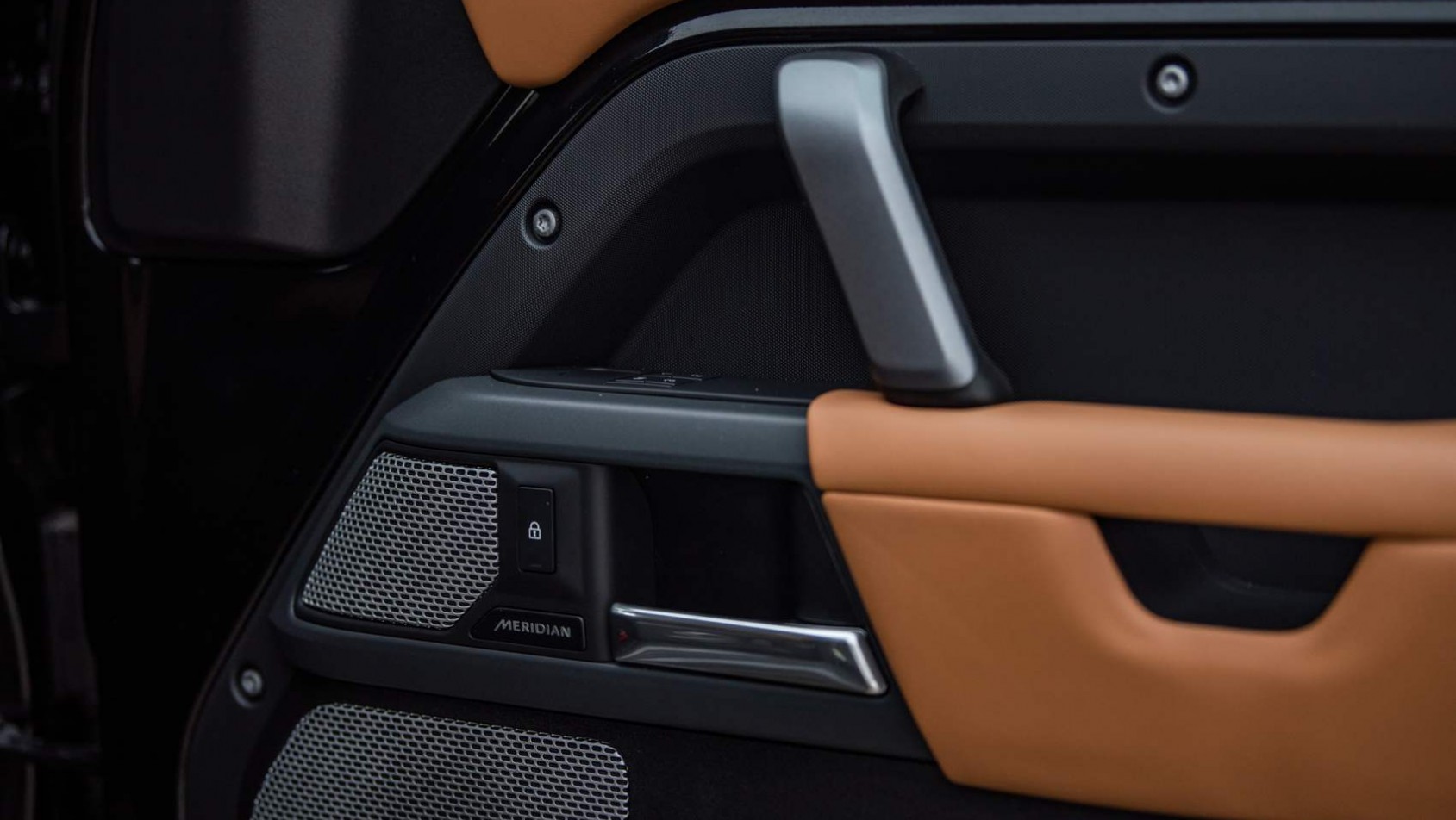 Land Rover Defender 130 - detale wnętrza