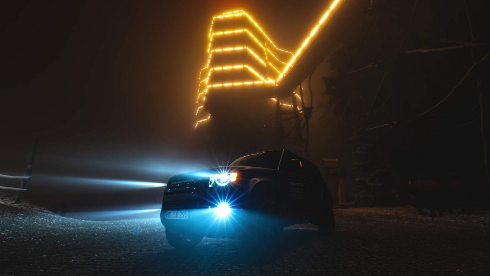 Land Rover Defender 130 - we mgle