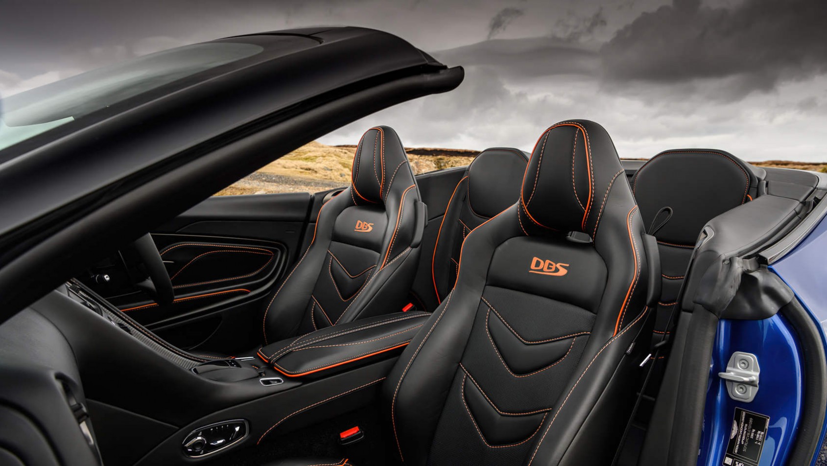 Aston Martin DBS Volante - z otwartym dachem