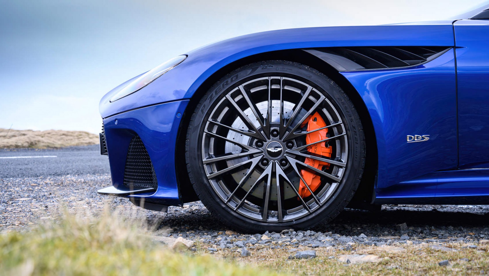 Aston Martin DBS Volante - karbonowe - ceramiczne hamulce